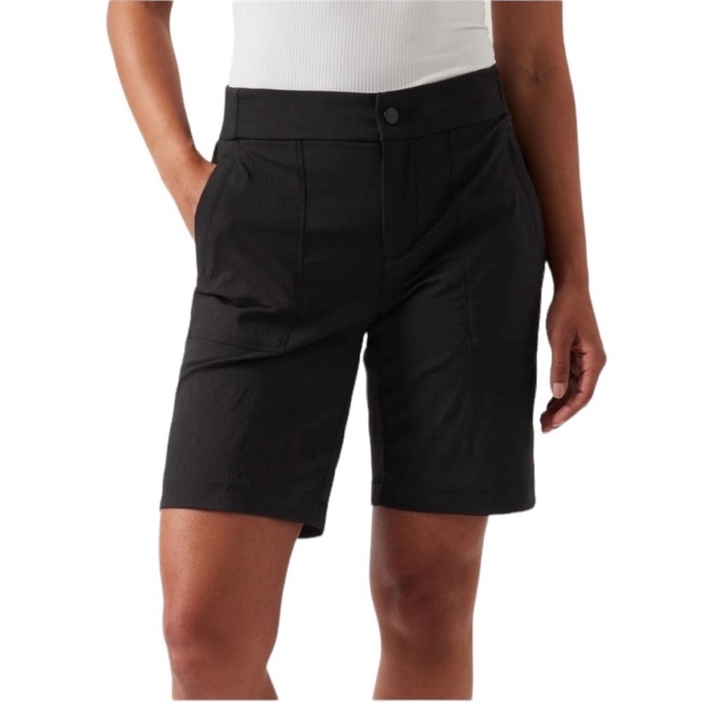 Athleta Trekkie Bermuda Shorts Black High Rise
Hiking - size 8